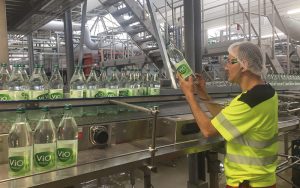 Deutschlandpremiere: ViO Abfüllung in 1-Liter-Glasmehrwegflaschen gestartet