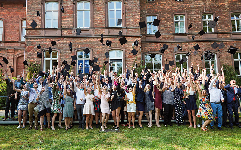 Hochschule Geisenheim verabschiedet 150 Absolventinnen und Absolventen