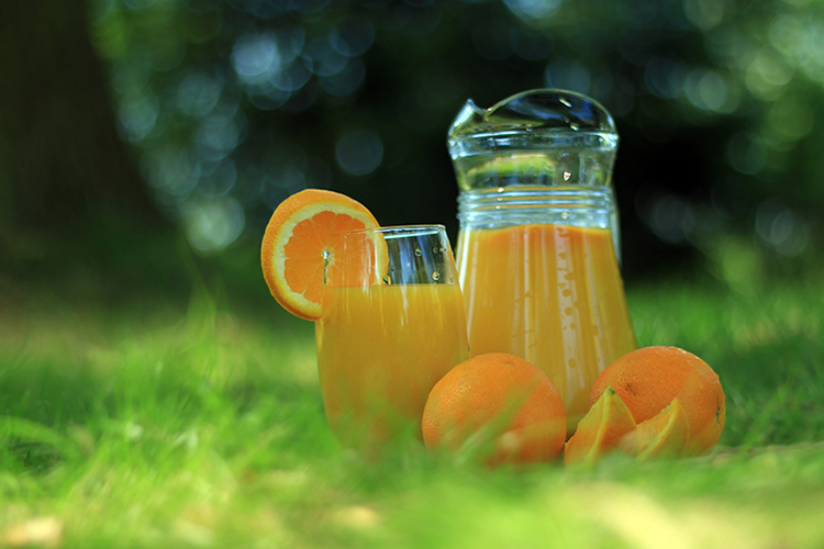 EDEKA und Netto setzen Zeichen im deutschen Lebensmittelhandel: Orangensaft? Nur noch zertifiziert nachhaltig!