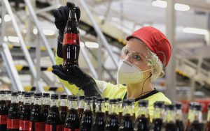 Coca-Cola Knetzgau füllt als erster Standort in Deutschland neuen Mehrweg-Glasflaschen-Typ ab