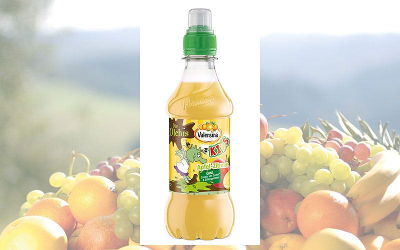 Olchis tummeln sich im Getränkeregal: Valensina launcht zum April neue Sorte „Apfel-Zitrone“ mit den beliebten Figuren