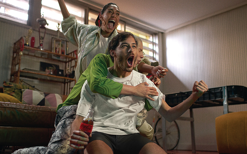 Coca-Cola bringt das Stadion-Gefühl mit der Kampagne zur FIFA Fußball-Weltmeisterschaft™ 2022 nach Hause