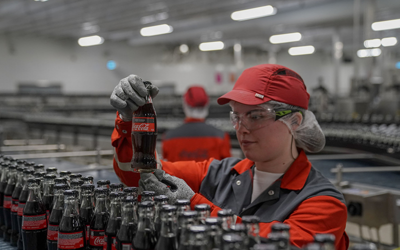 Coca-Cola stärkt nachhaltige Lieferkette mit Finanzierungsprogramm für Zulieferer