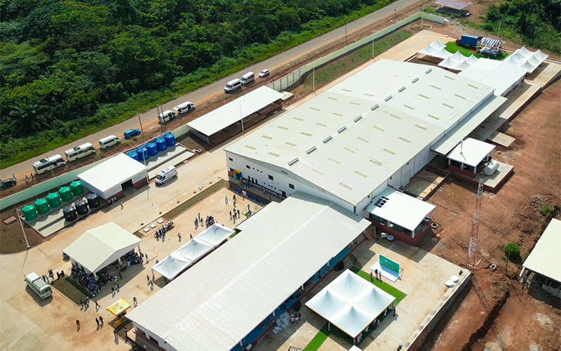 Koa weiht Afrikas grösste Kakaofrucht-Fabrik in Ghana ein
