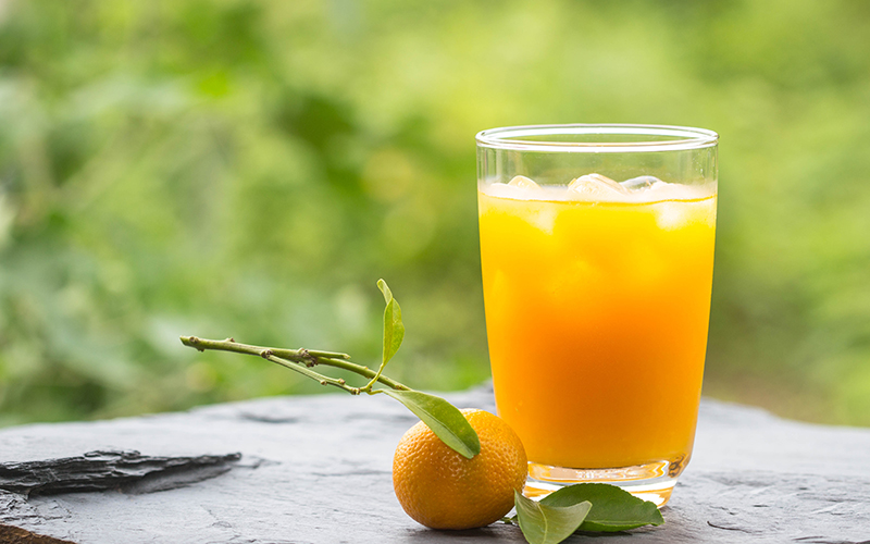 Neue Studie: Gekaufter Orangensaft enthält dieselbe Menge an bioaktiven Verbindungen wie frisch gepresster Saft und deckt mehr als 90 Prozent des Vitamin-C-Bedarfs mit einem Glas ab