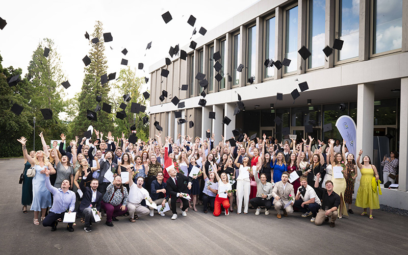 Mit Wissen und Zuversicht ins Berufsleben: Hochschule Geisenheim verabschiedet 141 Absolvierende und drei Promovierende