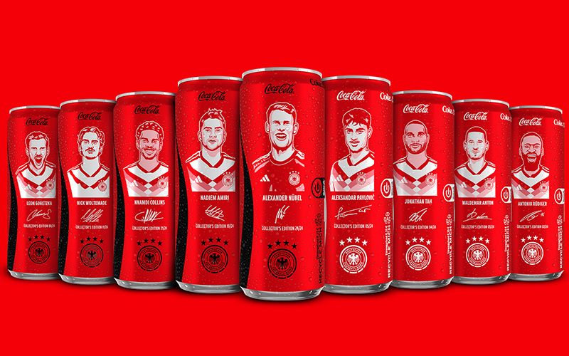 Coca-Cola begleitet deutsche Fans mit Limited Editions, Gewinnspielen und einem emotionalen Werbespot zur FIFA Fußball-Weltmeisterschaft 2026<sup>™</sup>
