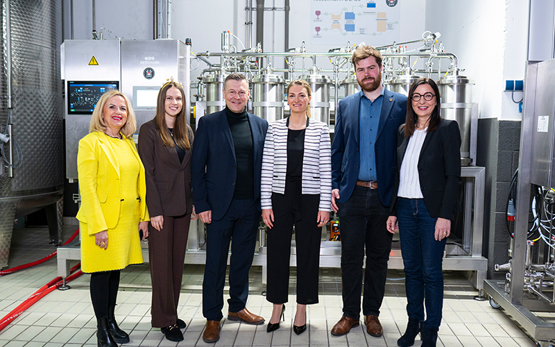 Doppelte Zukunftsoffensive für den Frankenwein: GWF nimmt regionales Entalkoholisierungszentrum in Betrieb