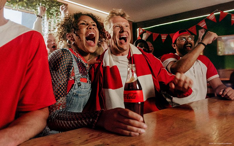 Coca-Cola Deutschland kehrt als offizieller Partner der Bundesliga zurück und baut Fußball-Engagement in Deutschland aus
